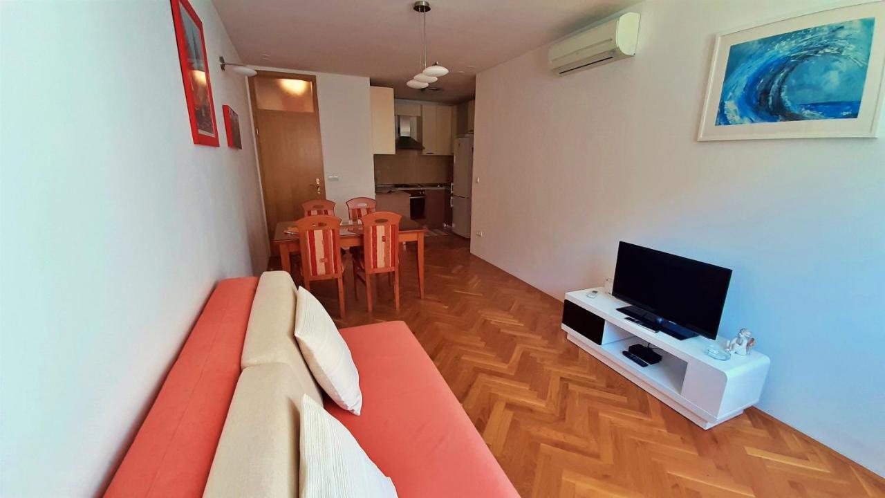 Apartment Jen Omiš Eksteriør billede