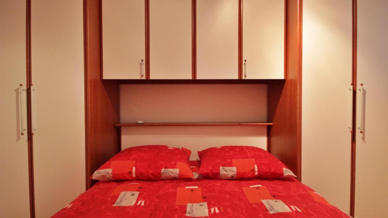 Apartment Jen Omiš Eksteriør billede